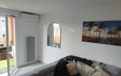 Clim Sud installe des splits dans un séjour et dans une chambre d’un appartement : confort et efficacité au rendez-vous